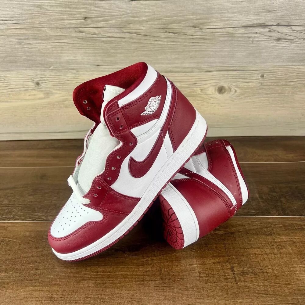 Jordan 1 Retro High OG Artisinal Team Red (GS) Size 6Y/7.5W FD1437-160 New